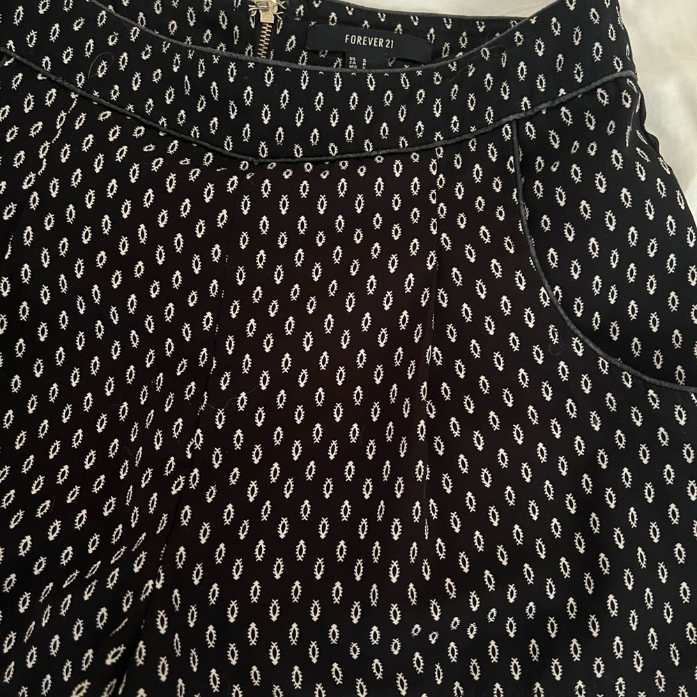 Dress shorts - Picture 2 of 3
